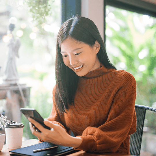 personal trainer support clients through phone